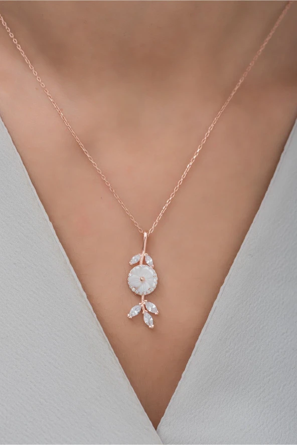 925 Ayar Gümüş Mekik Taşlı Manolya Çiçeği Kolye ürün görseli