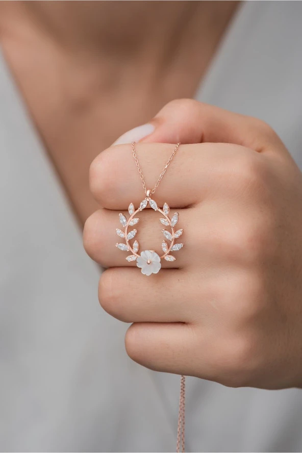 925 Ayar Gümüş Sarmaşık Manolya Çiçeği Kolye ürün görseli