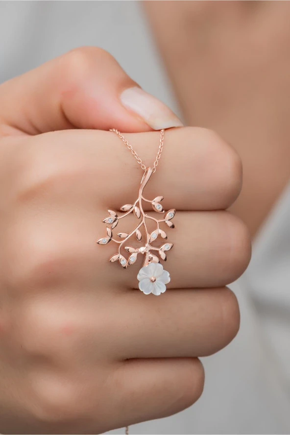 925 Ayar Gümüş Filizlenmiş Manolya Çiçeği Kolye ürün görseli