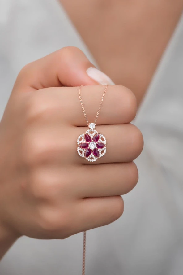 925 Ayar Gümüş Desenli Kırmızı Taşlı Lotus Çiçeği Kolye ürün görseli