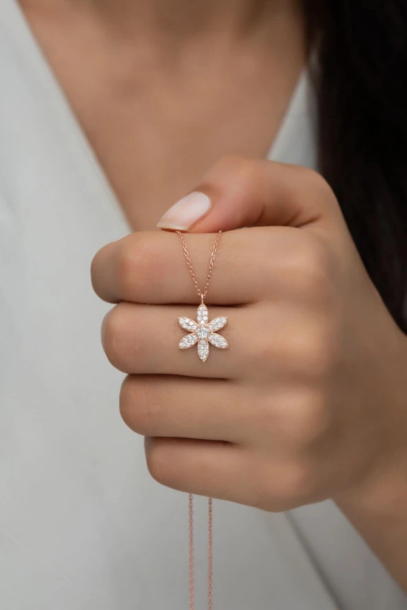 925 Ayar Gümüş 6 Yaprak zirkon Taşlı Çiçek Kolye ürün görseli