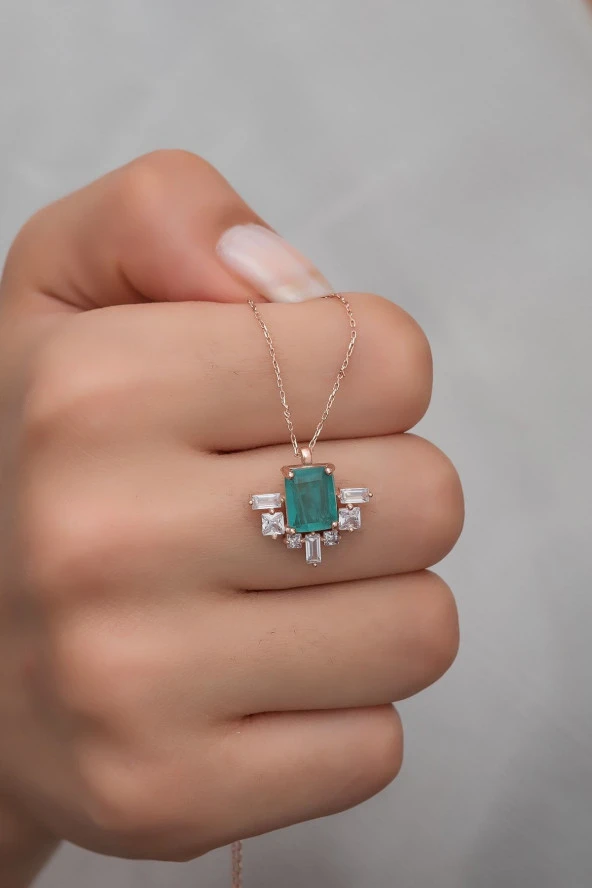 925 Ayar Gümüş Yeşil Zirkon Taşlı Tasarım Kolye ürün görseli