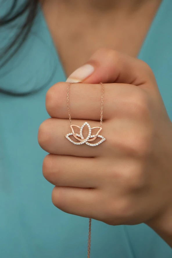 925 Ayar Gümüş Zirkon Taşlı Lotus Çiçeği  Kolye ürün görseli