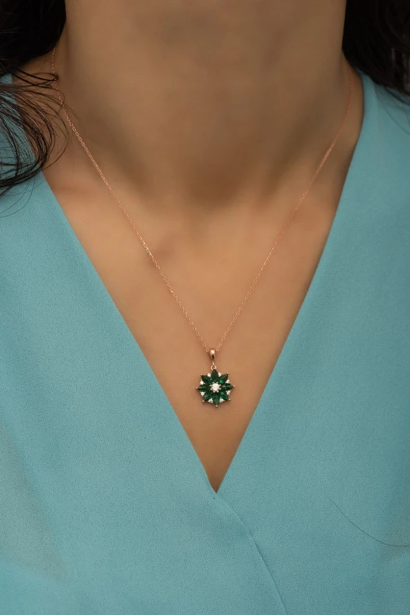 925 Ayar Gümüş Yeşil Taşlı Lotus Çiçeği Kolye ürün görseli