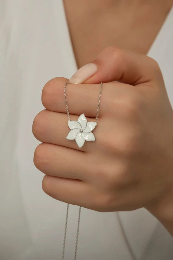 925 Ayar Gümüş Beyaz Mineli Rüzgar Gülü Kolye ürün görseli