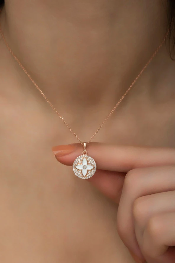 925 Ayar Gümüş Beyaz Mineli Rüzgar Gülü Kolye ürün görseli