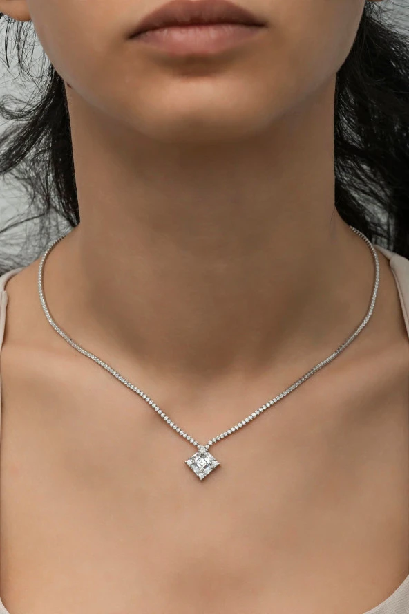 925 Ayar Gümüş Baget Taşlı Kare Tasarım Suyolu Kolye ürün görseli