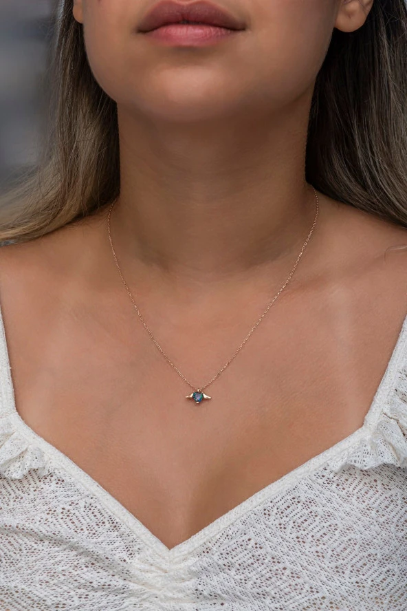 925 Ayar Gümüş Mistik Topaz Taşlı Uçuşan Kalp Kolye ürün görseli