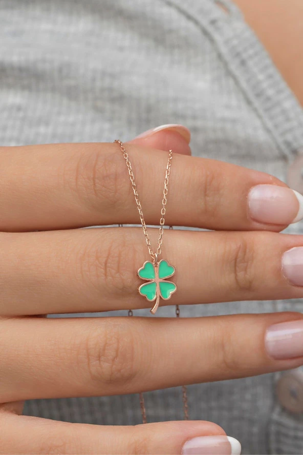 925 Ayar Gümüş Açık Yeşil Mineli Yonca Kolye ürün görseli
