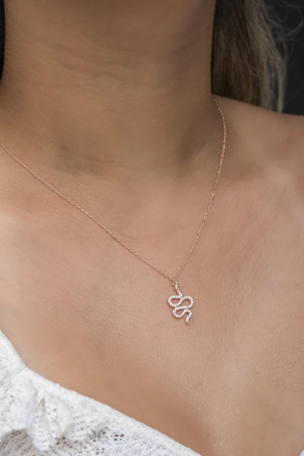 925 Ayar Gümüş Rose Zirkon Taşlı Minik Yılan Modeli Kolye ürün görseli