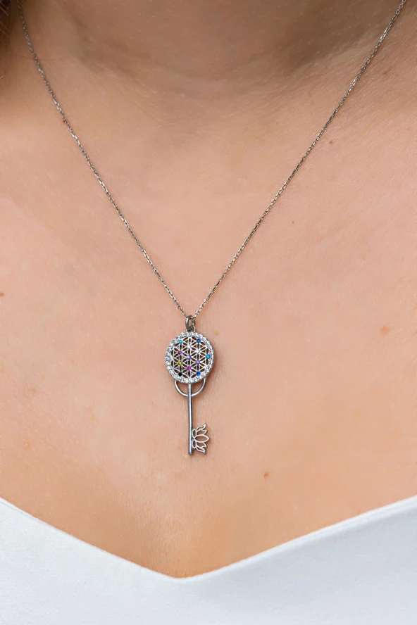 925 Ayar Gümüş Royumlu Mix Taşlı Anahtar Kolye ürün görseli