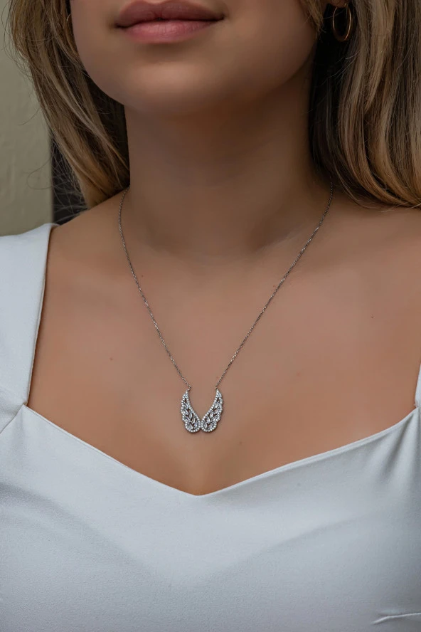 925 Ayar Gümüş Rodyumlu Baget Taşlı Melek Kanadı Kolye ürün görseli