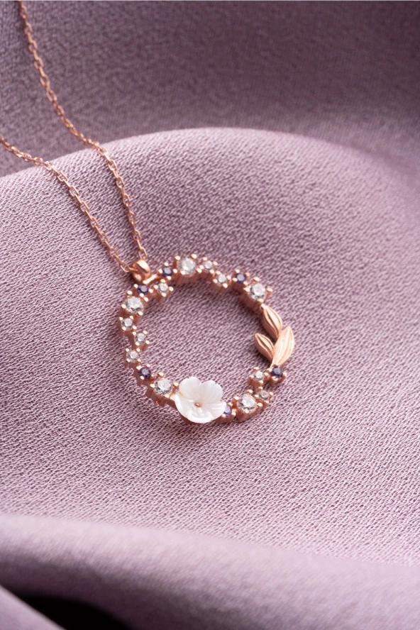 925 Ayar Gümüş Manolya Çiçeği Işıltılı Daire Model Kolye ürün görseli