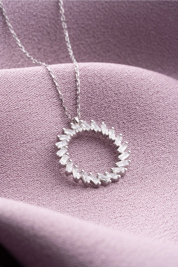 925 Ayar Gümüş Mekik Taşlı Rodyumlu Daire Tasarım Kolye ürün görseli