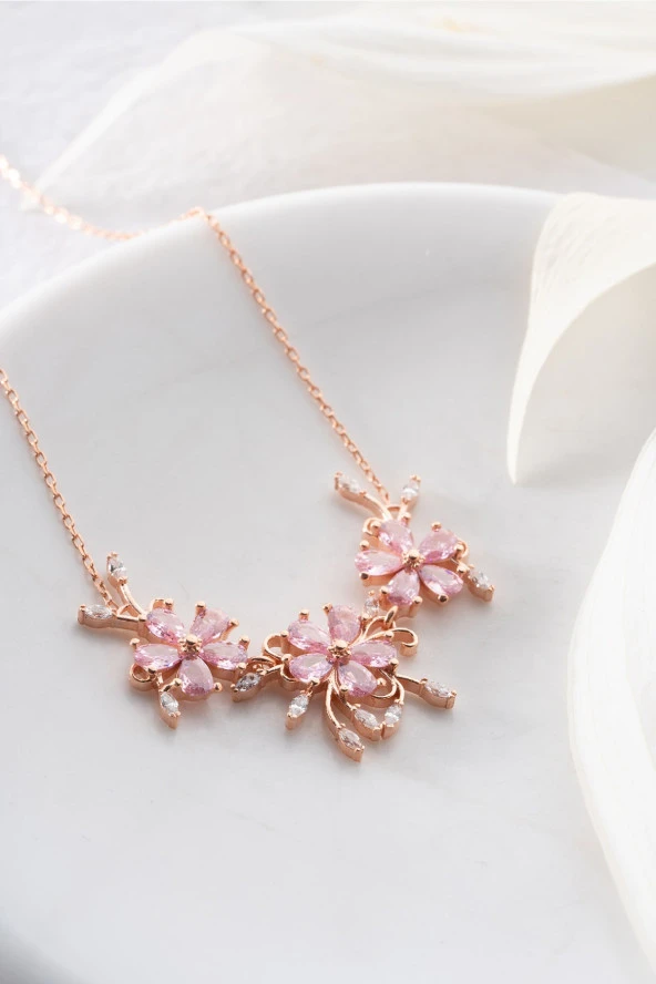 925 Ayar Gümüş Işıltılı Model Pembe Taşlı 3'Lü Çiçek  Kolye - Resim 2