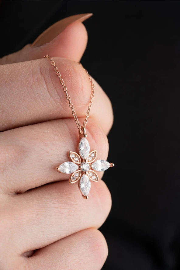 925 Ayar Gümüş Beyaz Zirkon Taşlı Umut Çiçeği Kolye ürün görseli