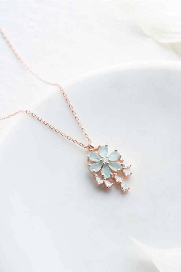 925 Ayar Gümüş Sallantılı  Model Buz Mavisi Zirkon Taşlı Çiçek Kolye ürün görseli