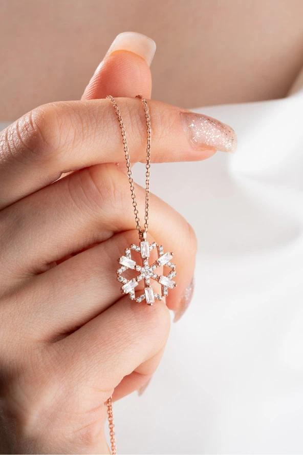 925 Ayar Gümüş Rose Baget Taşlı Kartanesi Kolye ürün görseli