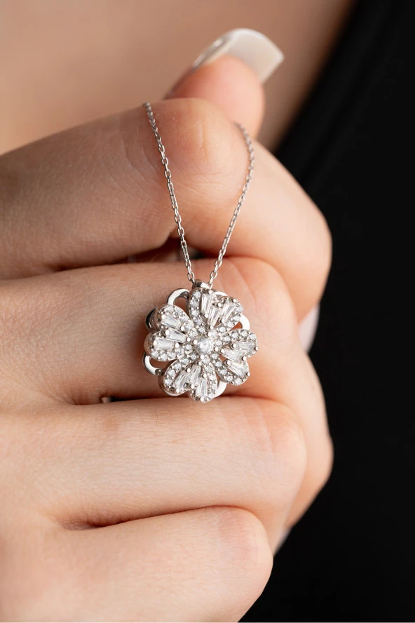 925 Ayar Gümüş Baget Taşlı Dönen Kalpli Yonca Kolye ürün görseli