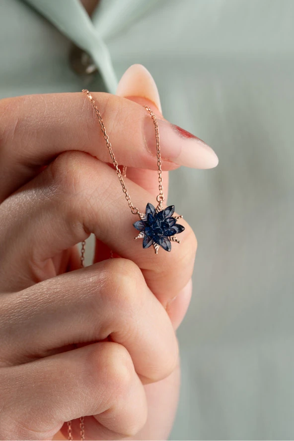925 Ayar Gümüş Lacivert Taşlı Lotus Çiçeği Kolye