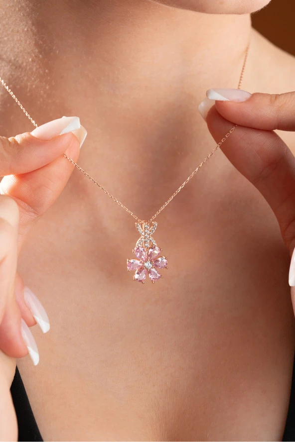 925 Ayar Gümüş Pembe zirkon Taşlı 6 Yapraklı Çiçek Kolye