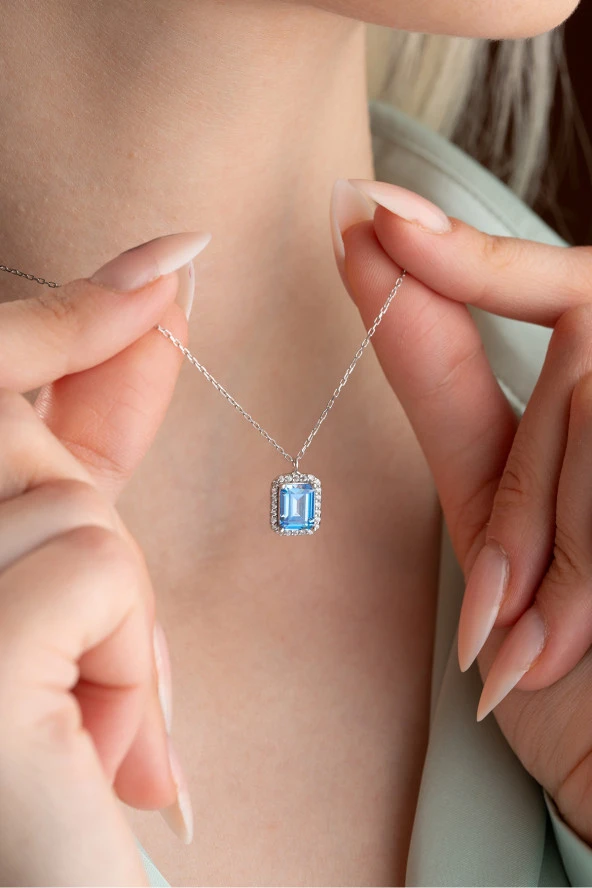 925 Ayar Gümüş Baget Mavi Zirkon Taşlı Tektaş Kolye ürün görseli