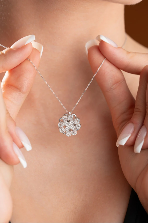 925 Ayar Gümüş Baget Taşlı Dönen 4 Kalpli Yonca Kolye ürün görseli