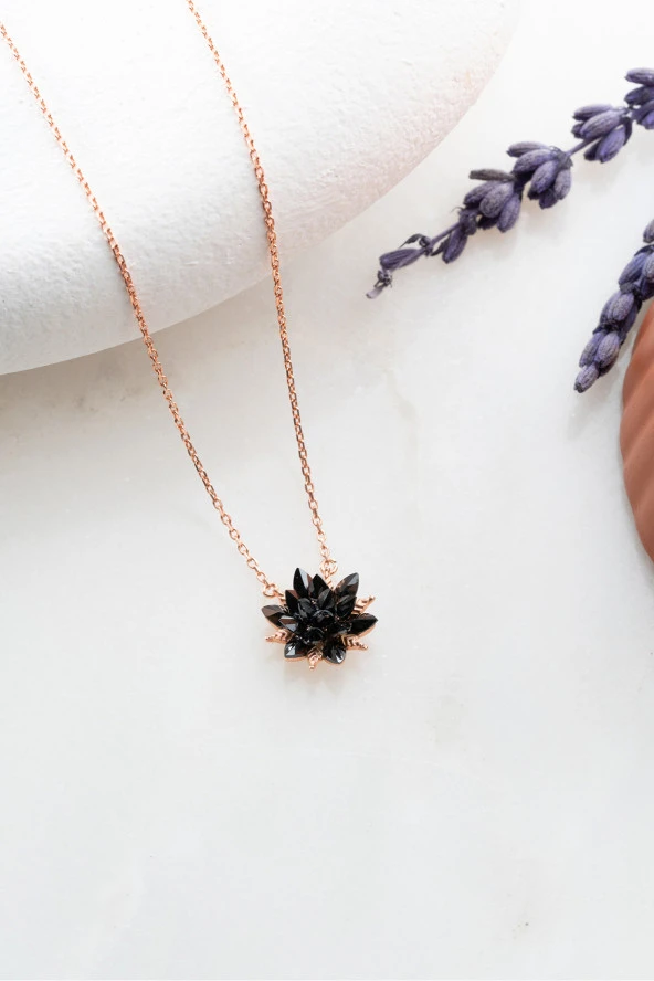 925 Ayar Gümüş Siyah Taşlı Lotus Çiçeği Kolye ürün görseli