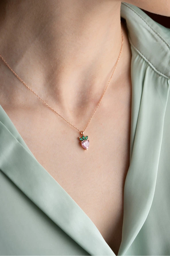 925 Ayar Gümüş Pembe Zirkon Taşlı Kalpli Çilek Kolye - Resim 2