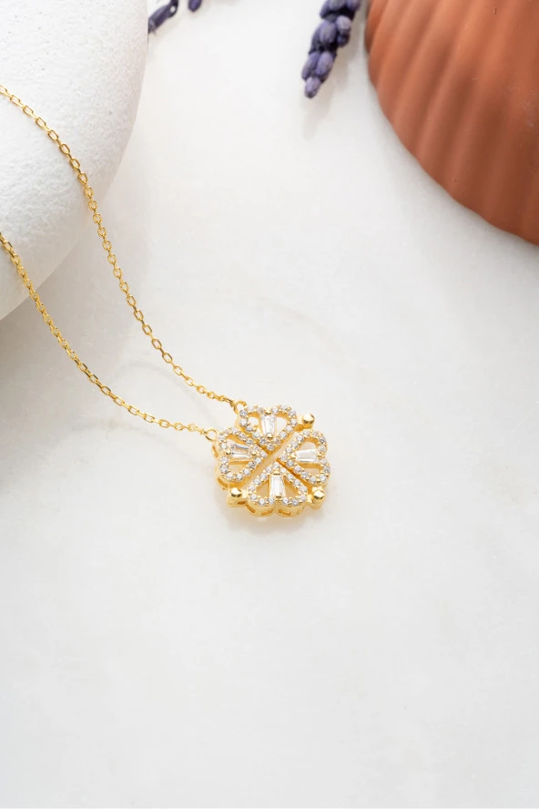 925 Ayar Gümüş Işıklı Kutulu Mıknatıslı Açılır Kapanır Gold Yonca Kolye ürün görseli