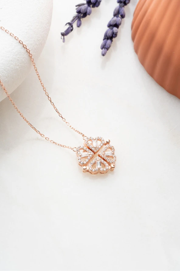 925 Ayar Gümüş Işıklı Kutulu Mıknatıslı Açılır Kapanır Rose Yonca Kolye ürün görseli