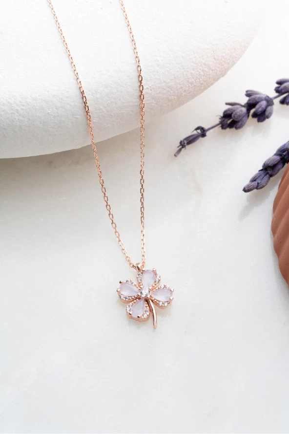 925 Ayar Gümüş Açık Lila Renk Taşlı Dört Yapraklı Şans Yonca Kolye ürün görseli