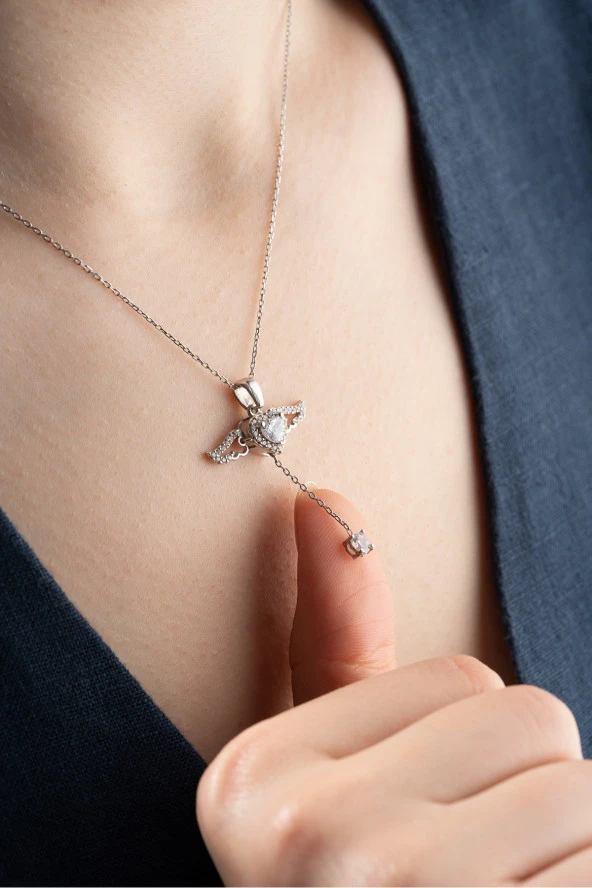 925 Ayar Gümüş Rodyumlu Hareketli Beyaz Taşlı Kanatlı Kalp Kolye ürün görseli