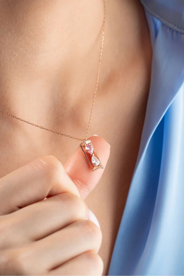 925 Ayar Gümüş Rose Kaplama Pembe Taşlı Kum Saati Kolye ürün görseli