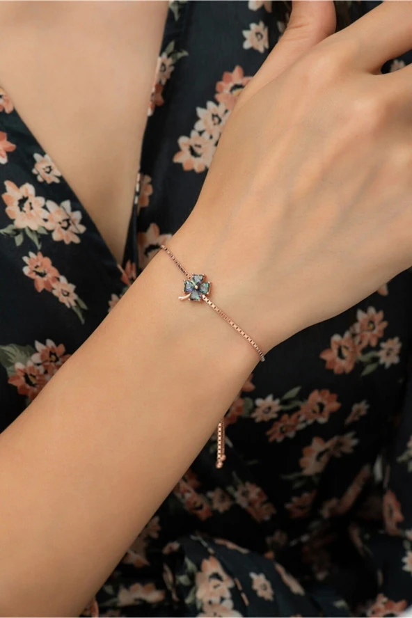 925 Ayar Gümüş Asansörlü Mistik Topaz Taşlı Yonca Kadın Gümüş Bileklik ürün görseli