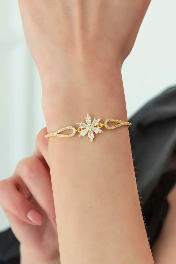 925 Ayar Kelepçe Model Gold Beyaz Çiçek Bileklik Kadın Gümüş Bileklik ürün görseli