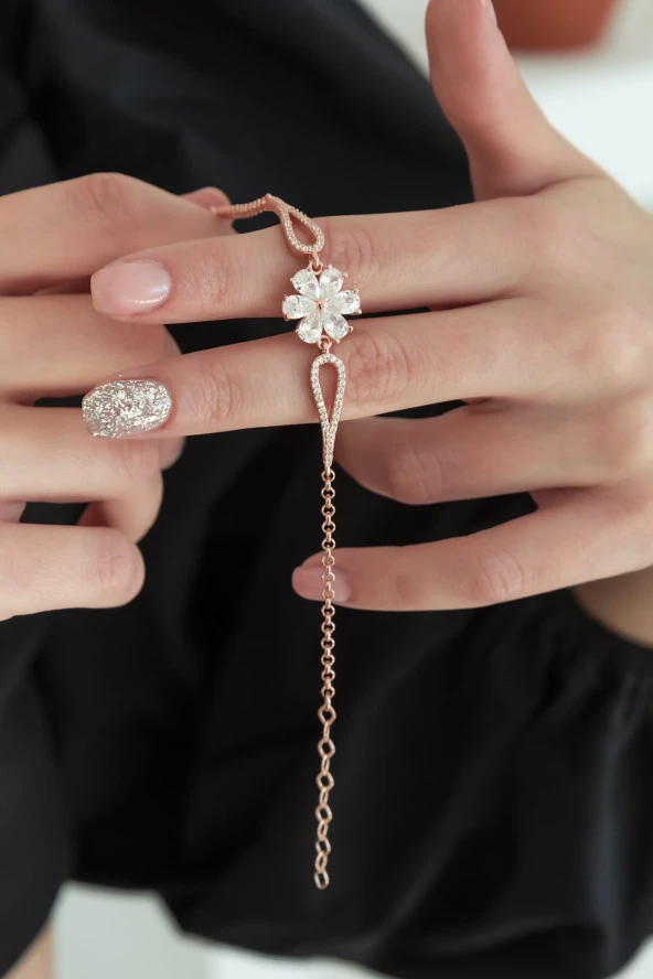 925 Ayar Kelepçe Model Beyaz Taşlı Çiçek Bileklik Kadın Gümüş Bileklik ürün görseli