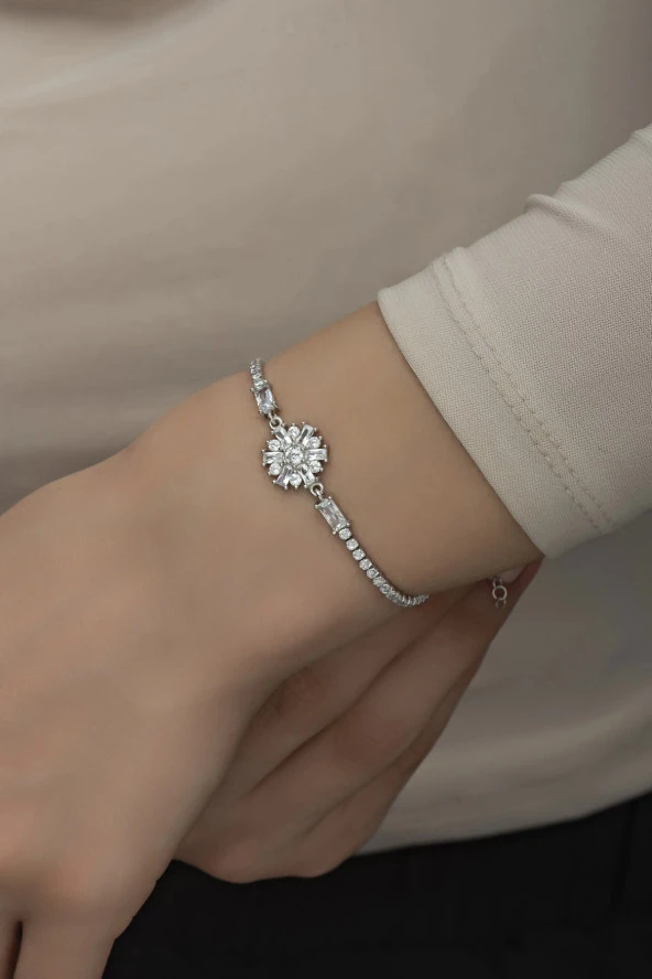 925 Ayar Gümüş Rodyumlu Suyolu Çiçek Bileklik ürün görseli