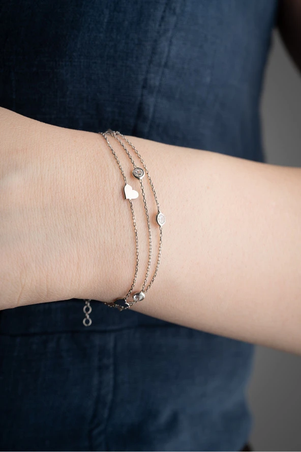 925 Ayar Gümüş 3 Sıra Zincir Zirkon Taşlı Kalp Bileklik ürün görseli