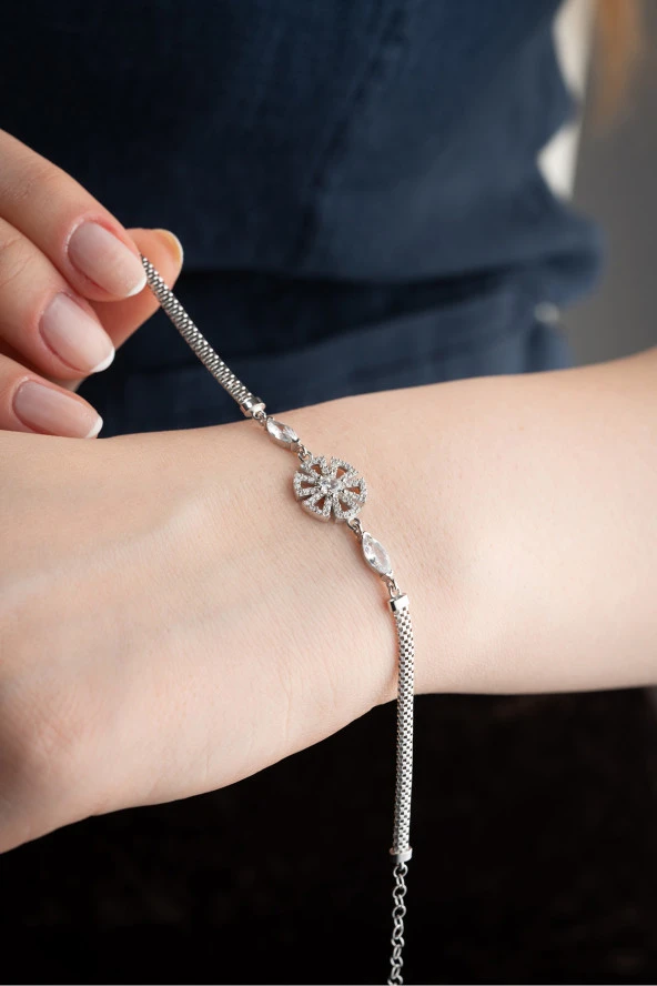 925 Ayar Gümüş Zirkon Taşlı 6 Yapraklı Çiçek Bileklik ürün görseli