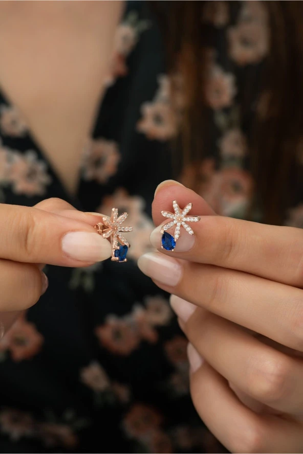 925 Ayar Mavi Taşlı Yıldız Kadın Gümüş Küpe ürün görseli