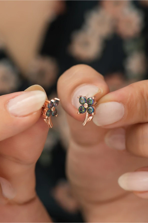 925 Ayar Mistik Topaz Minik Yonca Küpe Kadın Gümüş Küpe ürün görseli