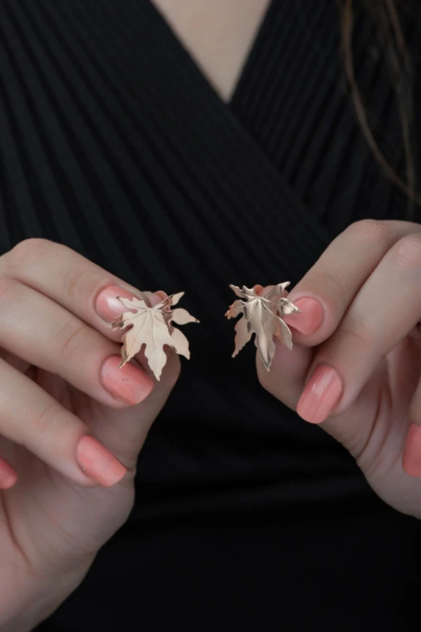 925 Ayar Sade Çınar Yaprağı Küpe Kadın Gümüş Küpe ürün görseli