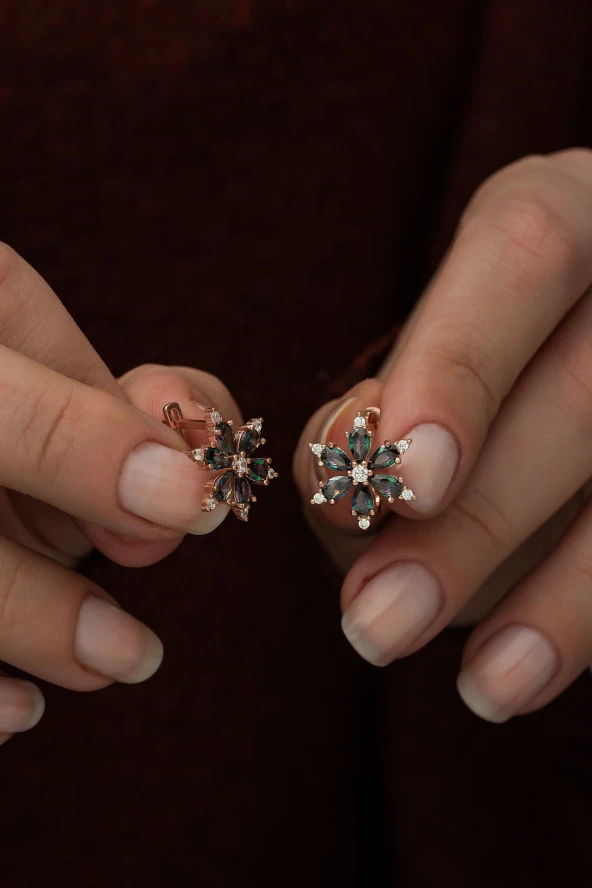 925 Ayar Mistik Topaz Taşlı Çiçek Küpe Kadın Gümüş Küpe ürün görseli