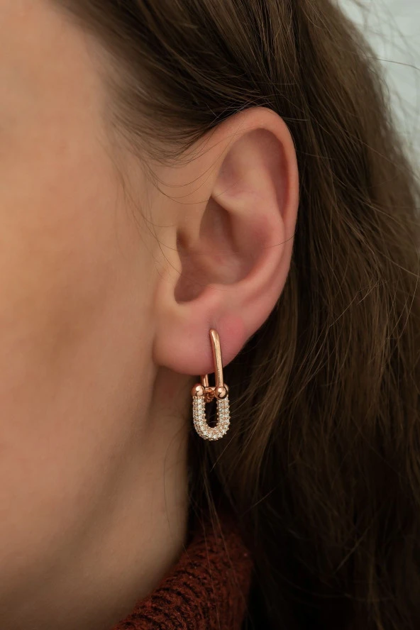 925 Ayar Mıknatıs Şekil Tasarım Küpe Kadın Gümüş Küpe ürün görseli