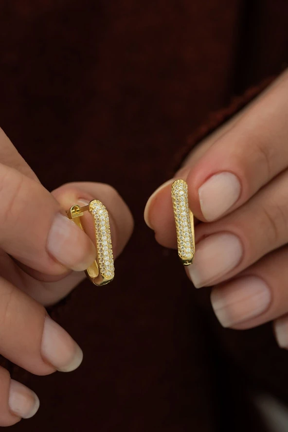 925 Ayar Zirkon Taşlı Üçgen Tasarım Küpe Kadın Gümüş Küpe ürün görseli