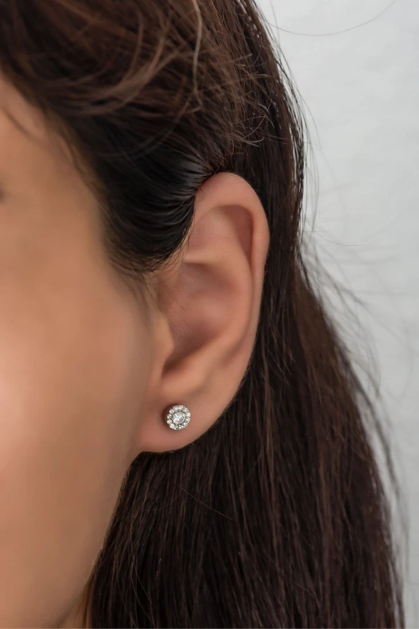 925 Ayar Gümüş Minik Beyaz Zirkon Tektaş Küpe ürün görseli