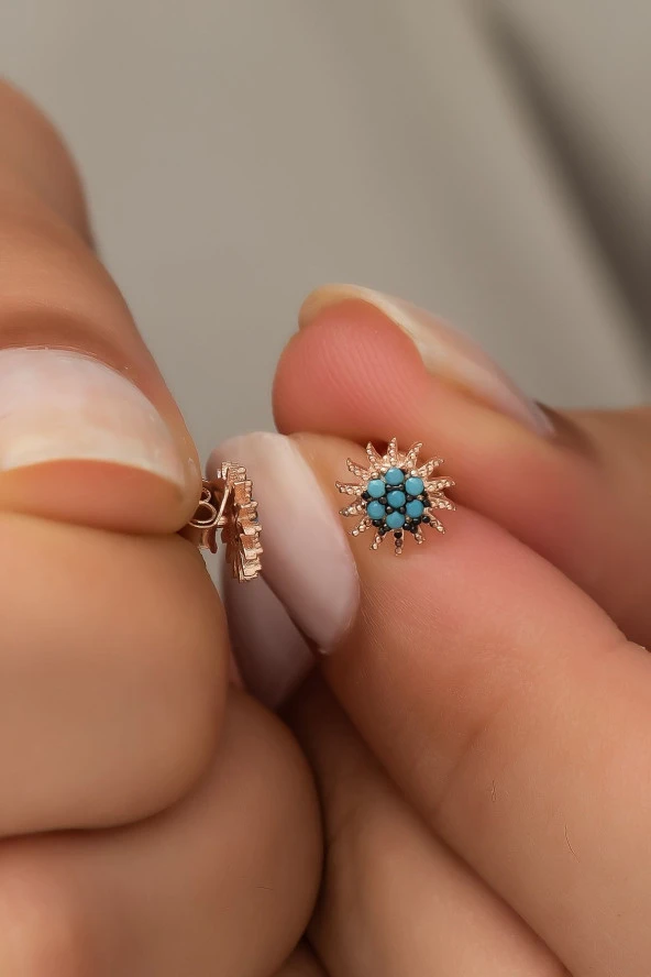 925 Ayar Gümüş Minik Turkuaz Taşlı Güneş Küpe ürün görseli