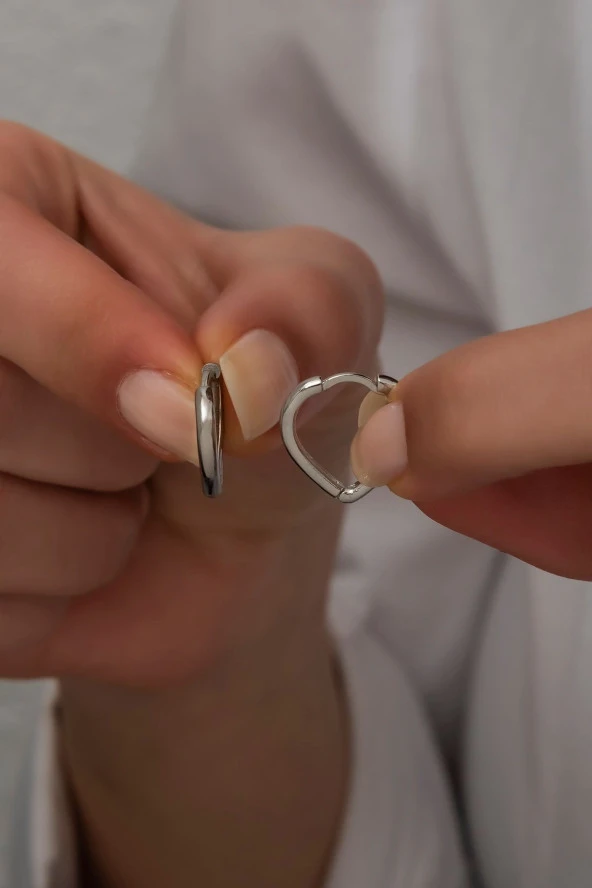 925 Ayar Gümüş Taşsız Sade Kalp Küpe ürün görseli