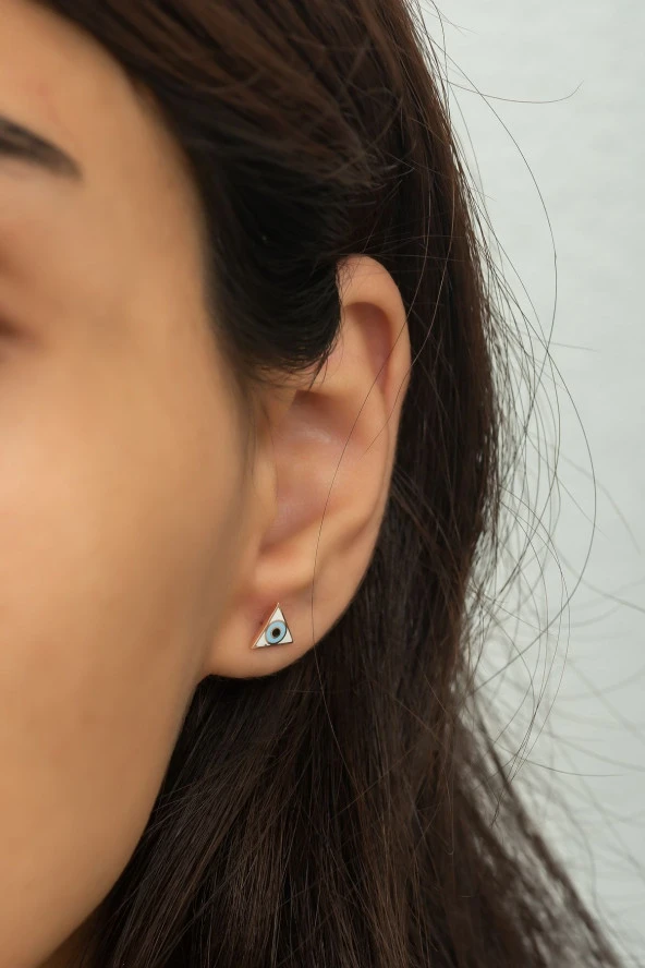 925 Ayar Gümüş Minimal Mineli Üçgen Model Küpe ürün görseli